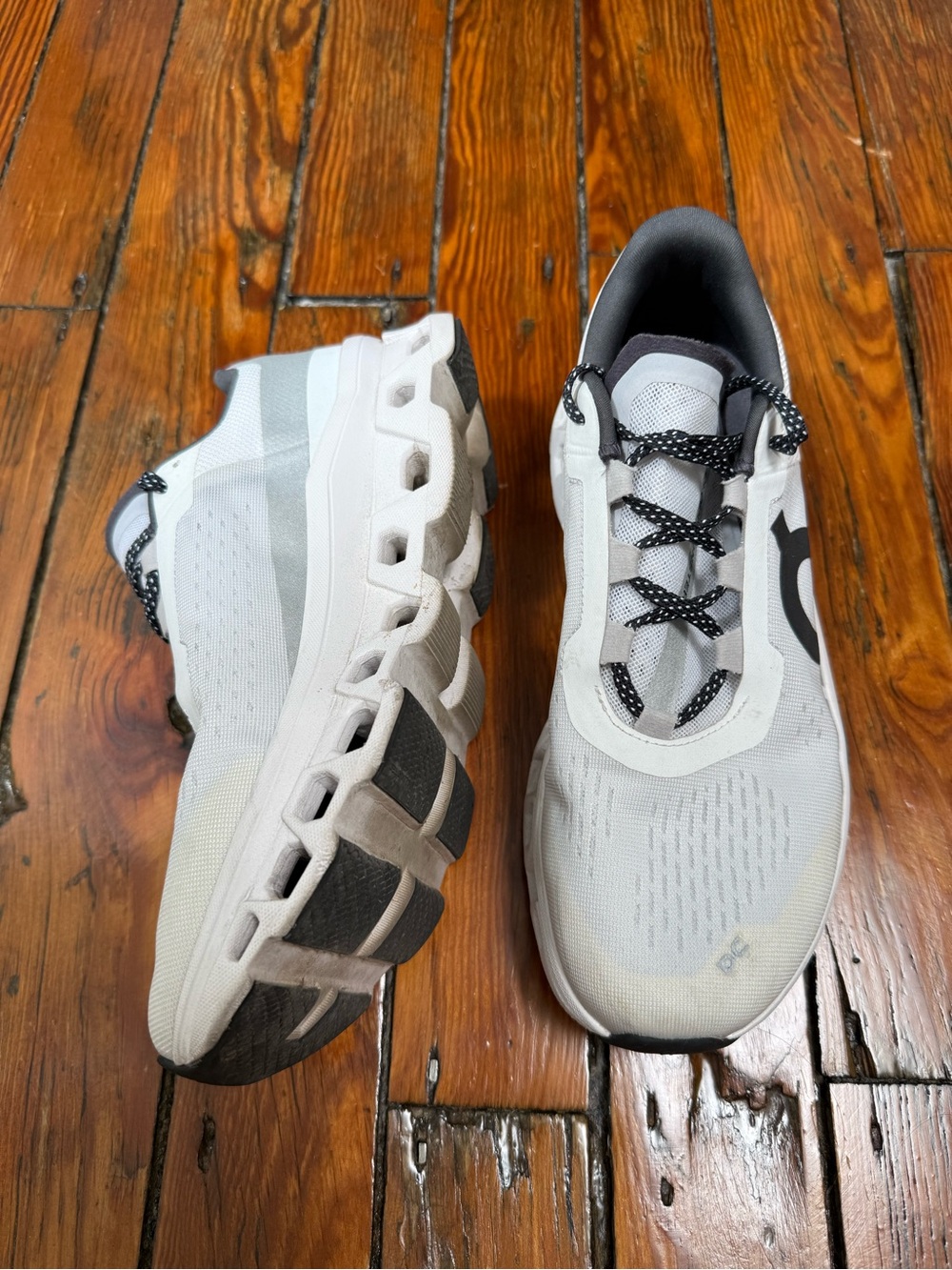 On Running Women’s Cloud Monsters White/Gray Size 10